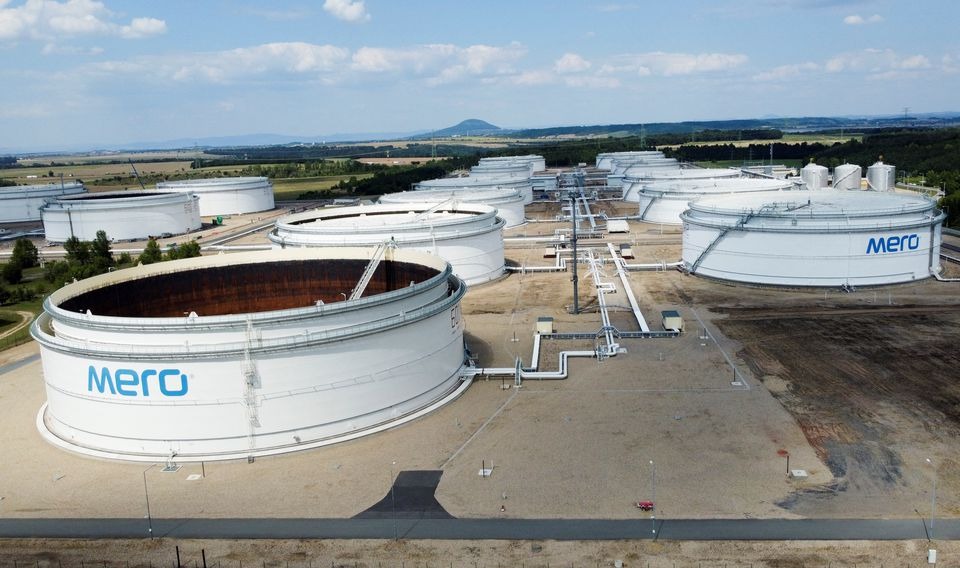 Oil flows through Druzhba to Czech Republic resume